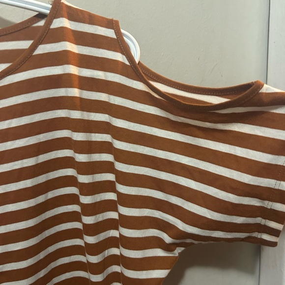 DKNY Jeans women’s short sleeve shirt. - Picture 3 of 3